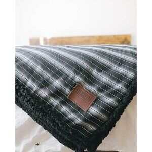 BRAND NEW - Dixxon Flannel "Black Serape" Sherpa Blanket‎ 60"x72"
